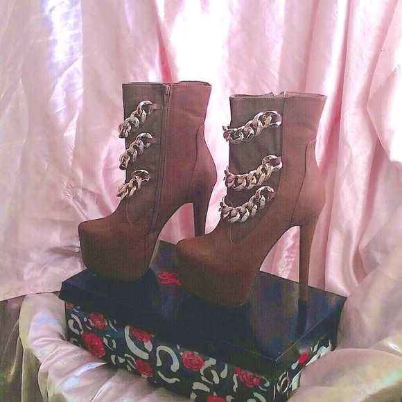 High Heel Brown Boots - Picture 4 of 4